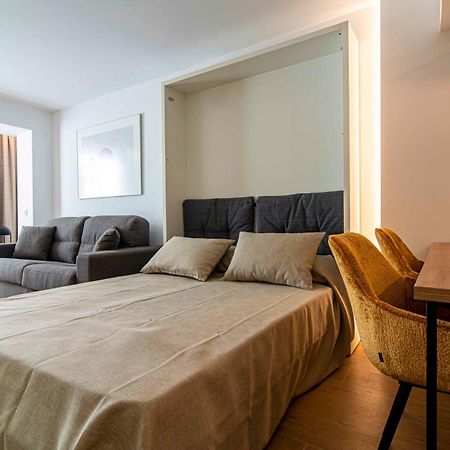 Apartamentos 1 Abril Малага Экстерьер фото