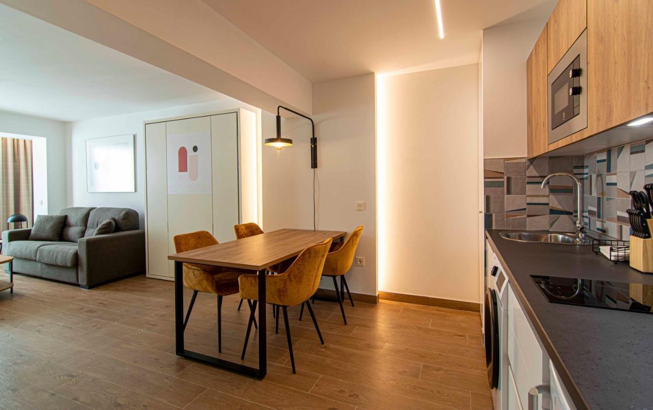 Apartamentos 1 Abril Малага Экстерьер фото