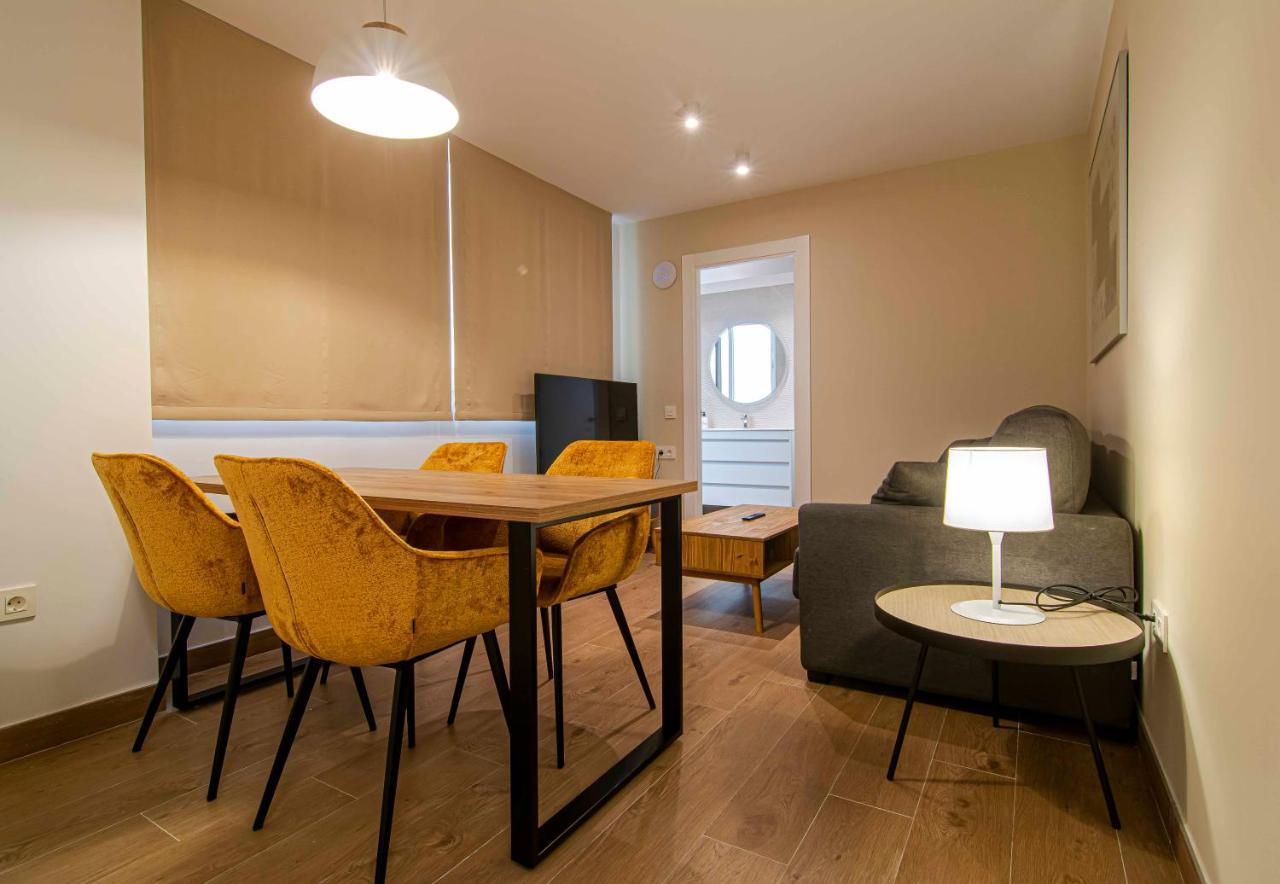 Apartamentos 1 Abril Малага Экстерьер фото
