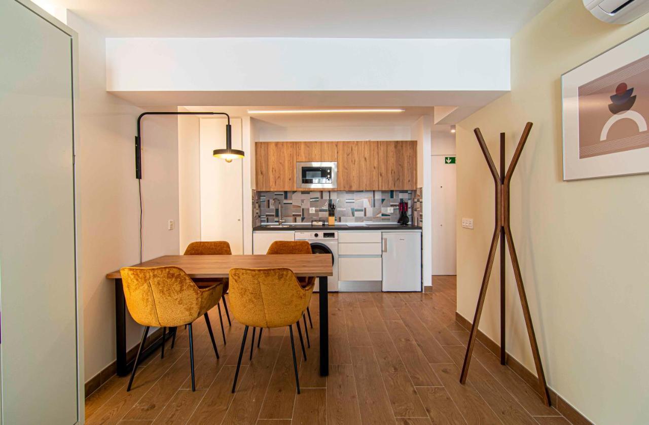 Apartamentos 1 Abril Малага Экстерьер фото