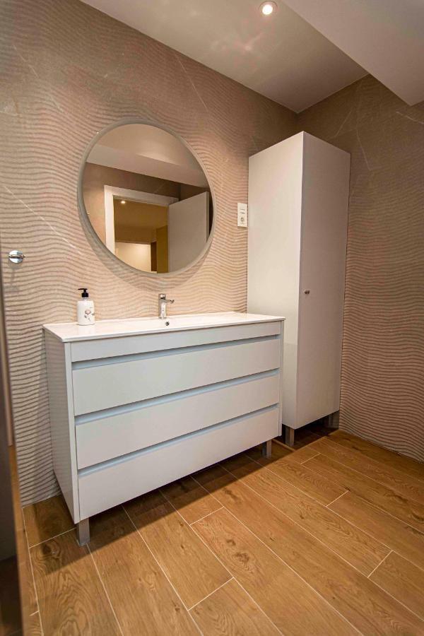 Apartamentos 1 Abril Малага Экстерьер фото