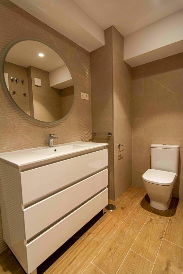 Apartamentos 1 Abril Малага Экстерьер фото